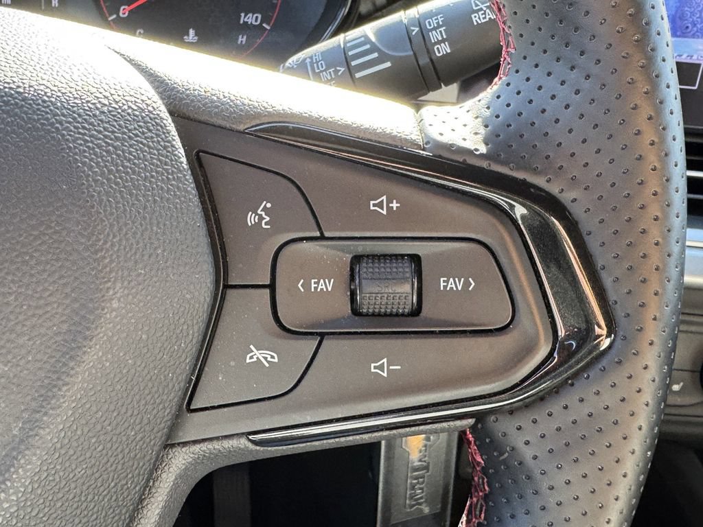 Used 2024 Chevrolet Trax RS FWD image 20