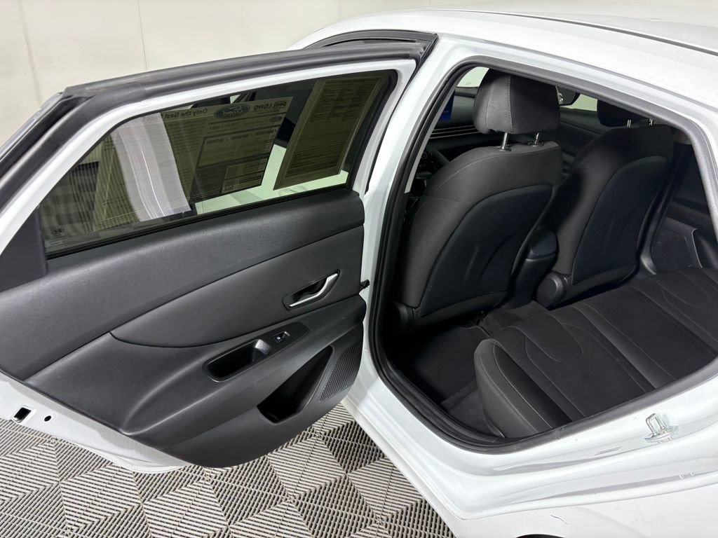 Used 2022 Hyundai Elantra SEL w/ Convenience Package image 26