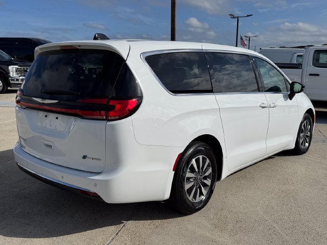 Used 2024 Chrysler Pacifica Limited FWD image 5