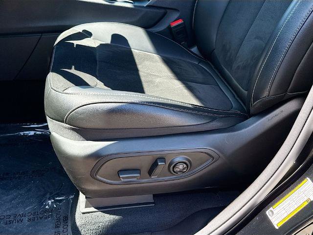 Used 2023 Jeep Grand Cherokee Altitude AWD/4WD image 16