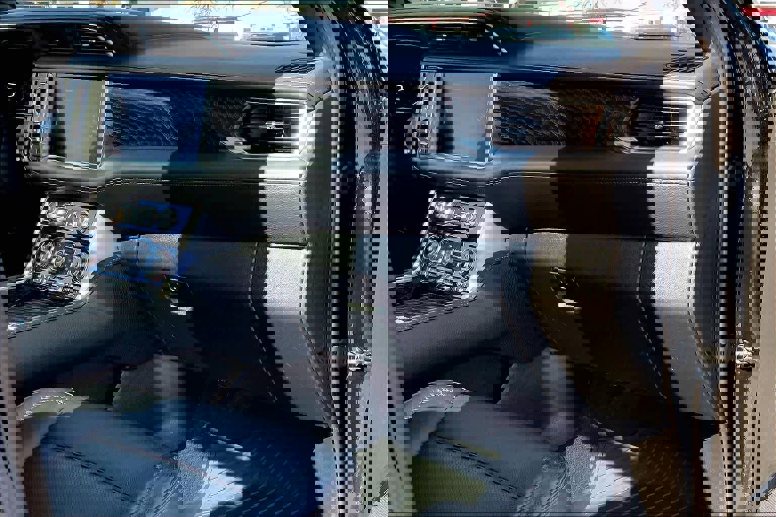 Used 2024 GMC Yukon Denali image 19