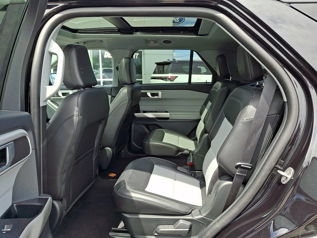 Certified 2023 Ford Explorer XLT w/ Equipment Group 202A AWD/4WD image 10