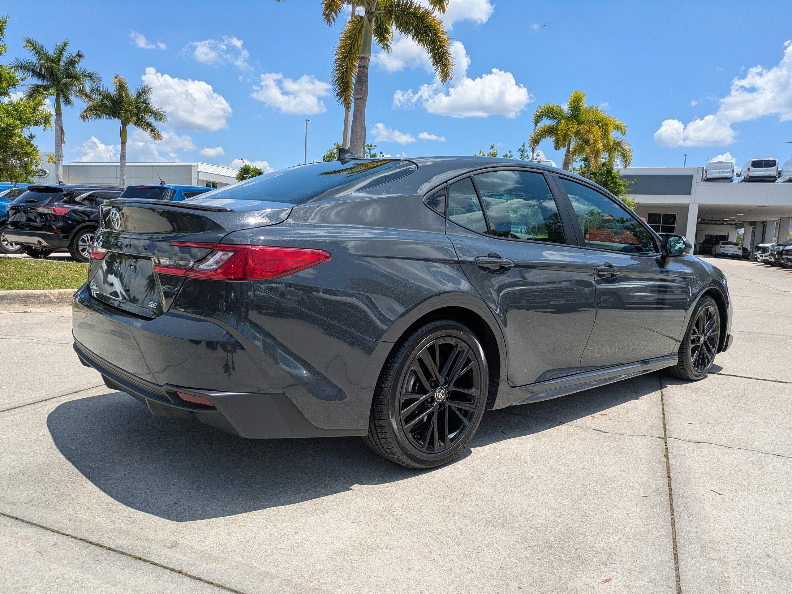 Used 2025 Toyota Camry SE FWD image 4