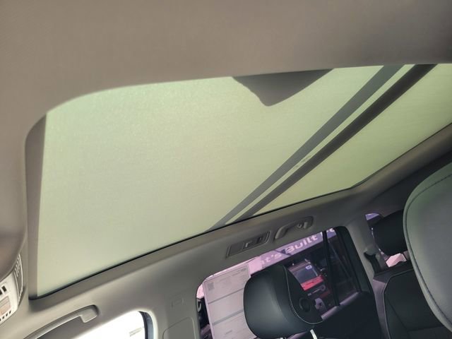 Used 2023 Volkswagen Tiguan SE w/ Panoramic Sunroof Package FWD image 20