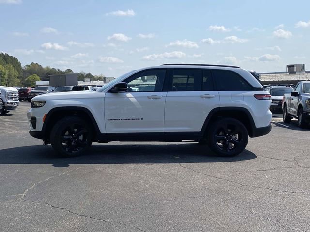 Used 2023 Jeep Grand Cherokee Altitude RWD image 7