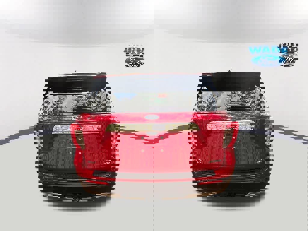 Certified 2022 Ford Explorer XLT w/ Equipment Group 202A image 5