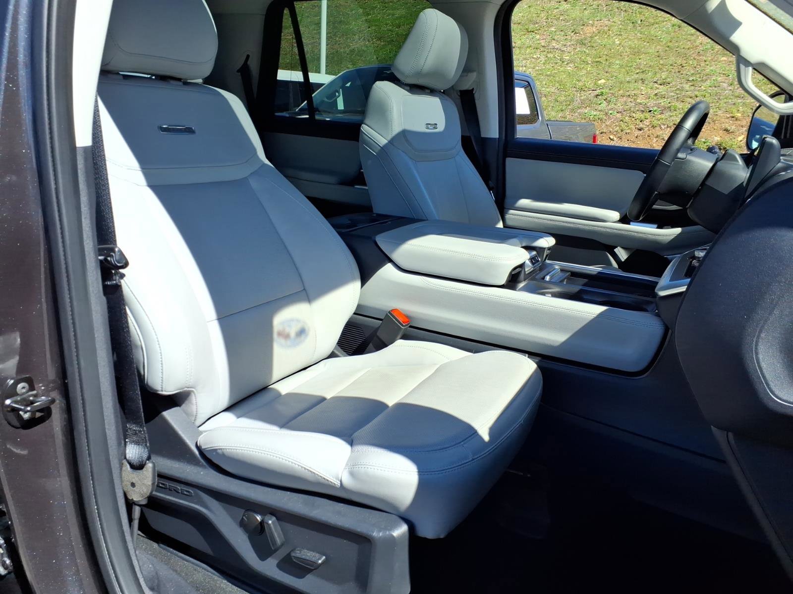 Certified 2025 Ford Expedition Platinum image 7