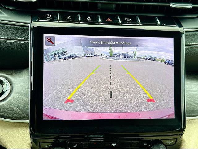 Used 2022 Jeep Grand Cherokee L Limited AWD/4WD image 13