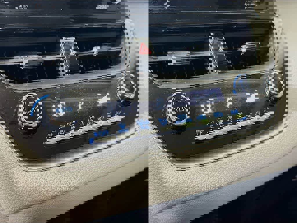 Used 2021 Toyota Corolla LE image 17