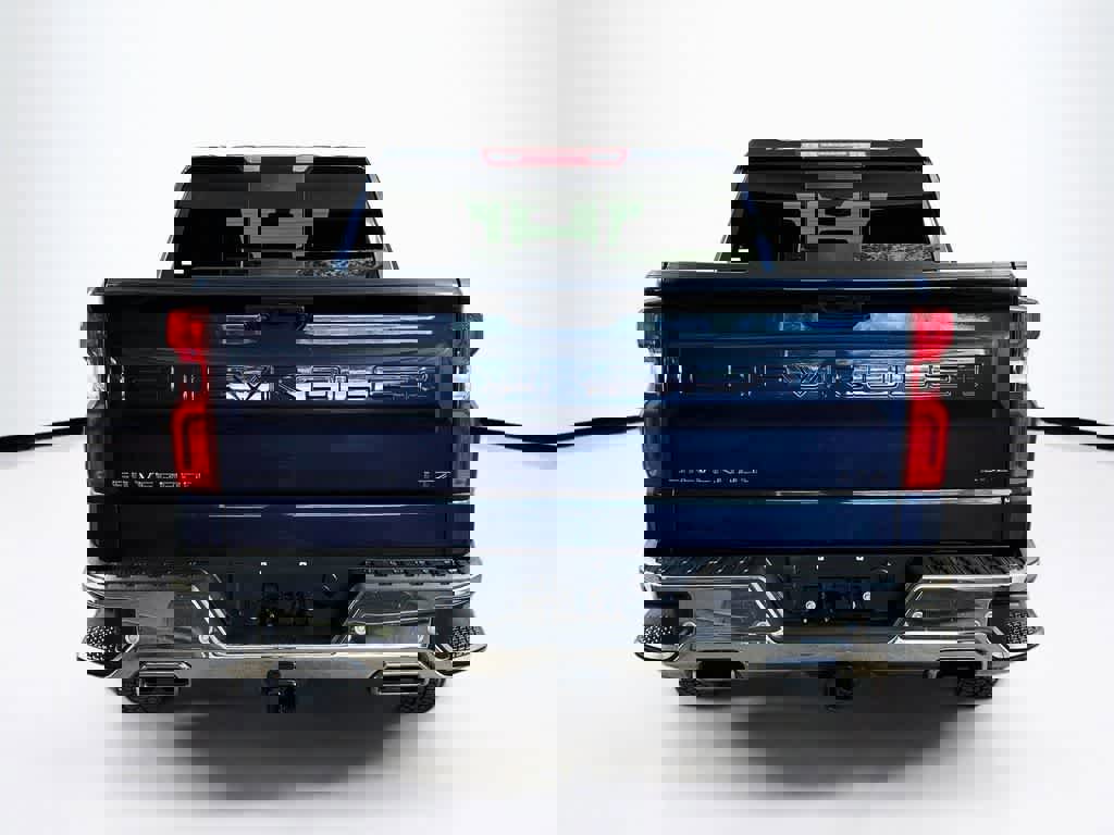 Used 2023 Chevrolet Silverado 1500 LTZ w/ LTZ Premium Package image 4