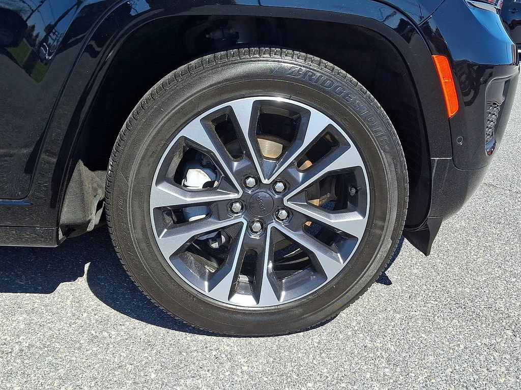 Used 2024 Jeep Grand Cherokee Overland w/ Trailer Tow Package AWD/4WD image 8