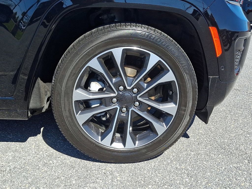 Used 2024 Jeep Grand Cherokee Overland w/ Trailer Tow Package AWD/4WD image 8