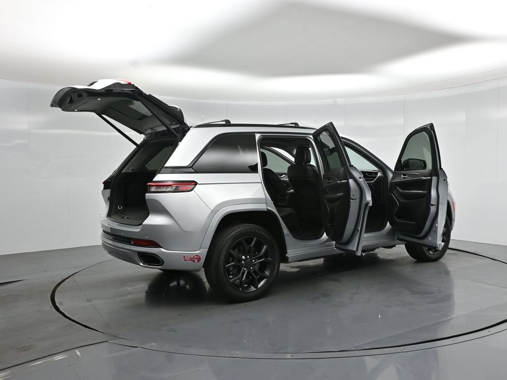 Used 2023 Jeep Grand Cherokee 30th Anniversary AWD/4WD image 5