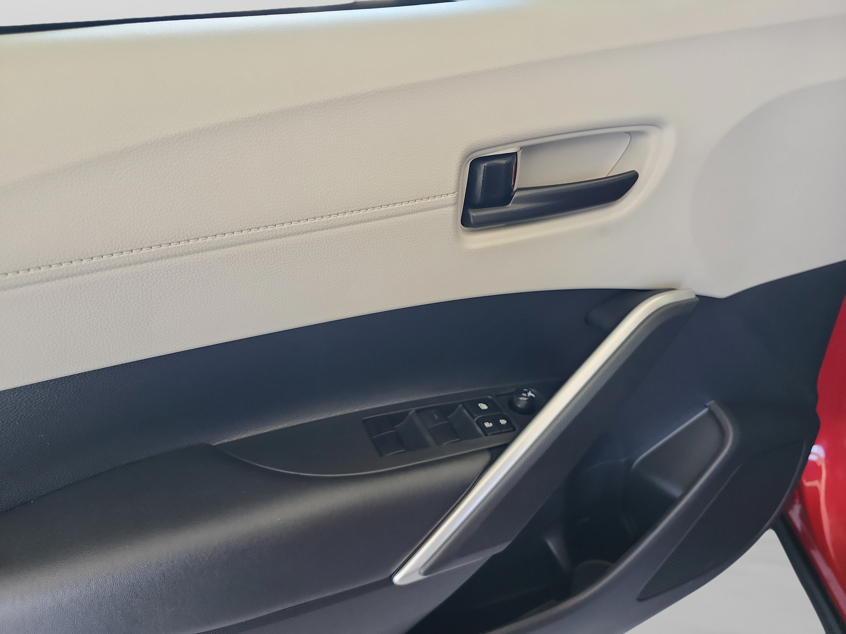 Used 2022 Toyota Corolla Cross LE w/ Moonroof Package FWD image 16