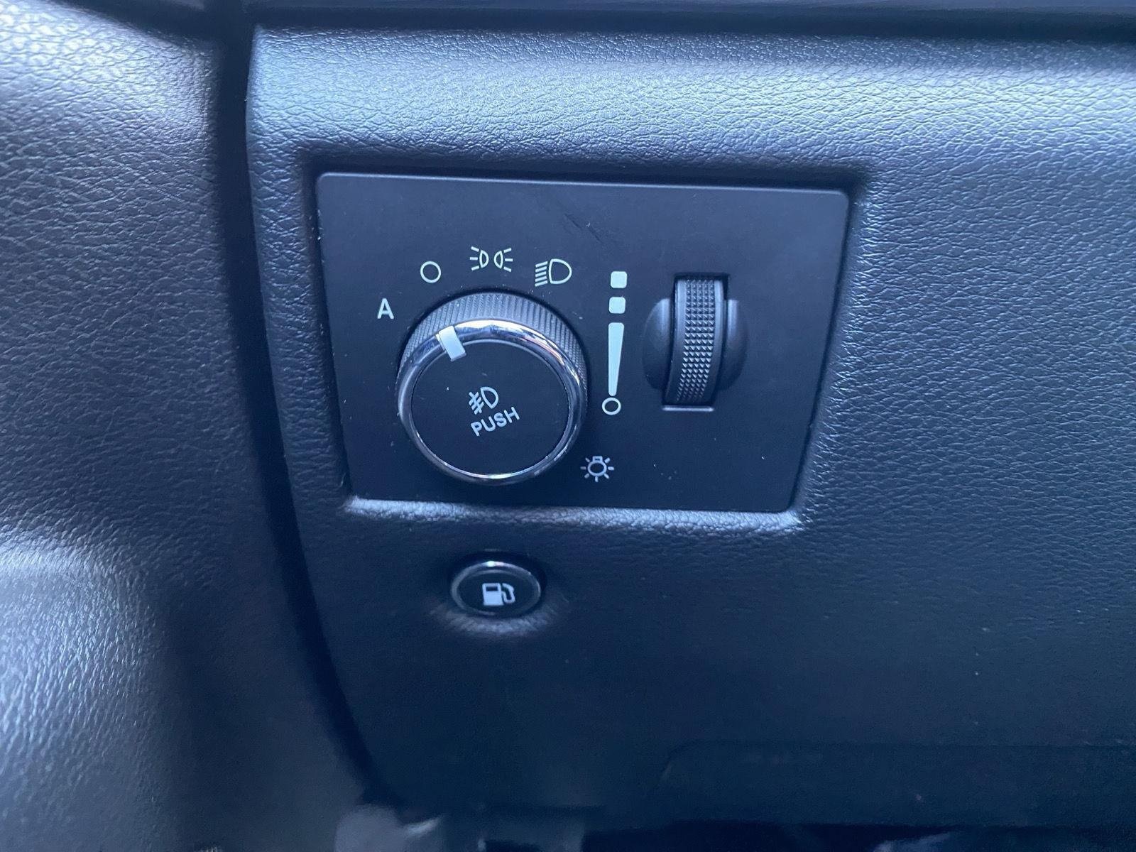 Used 2021 Jeep Grand Cherokee Laredo AWD/4WD image 35