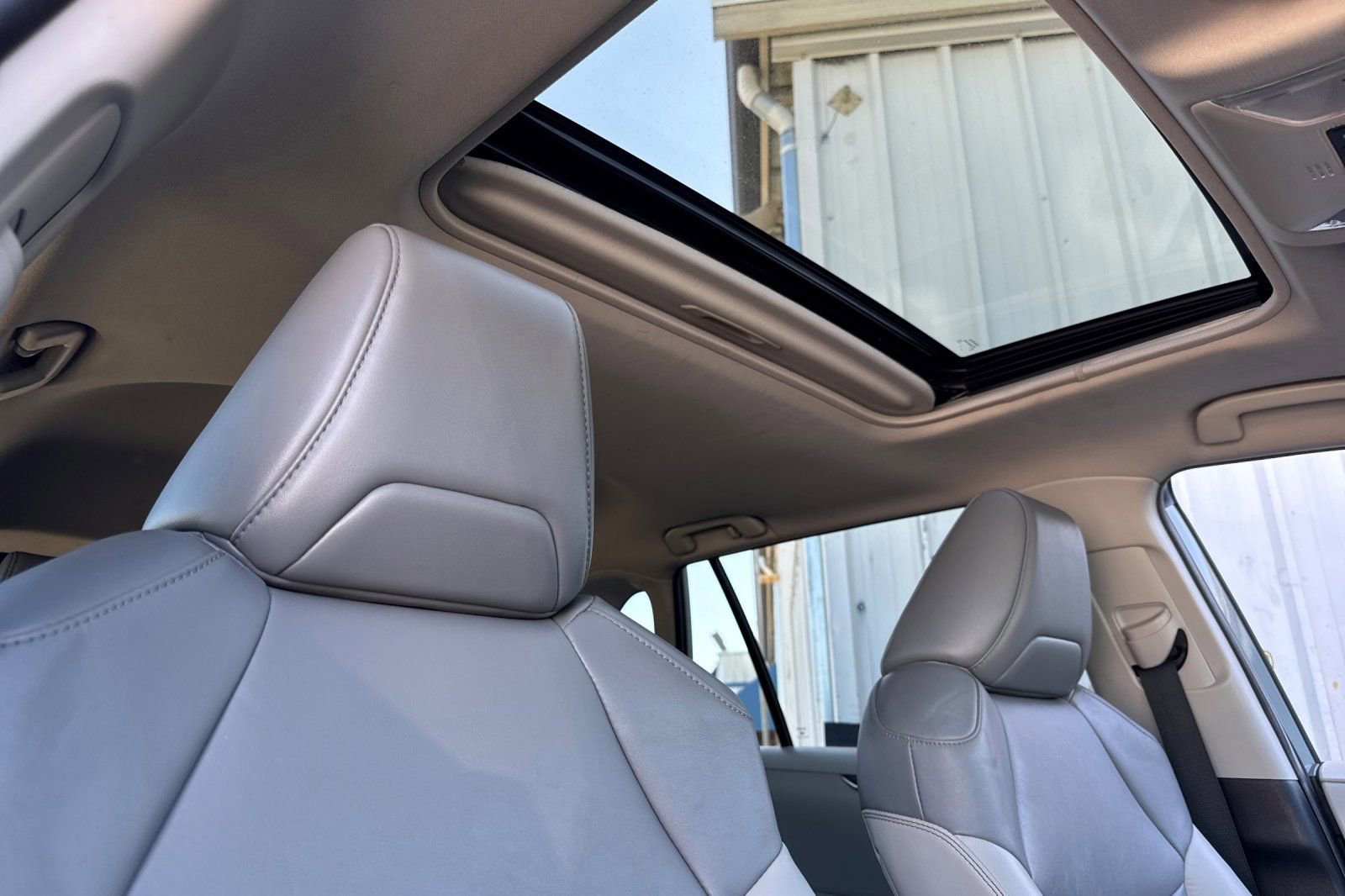 Used 2022 Toyota RAV4 XLE Premium image 18