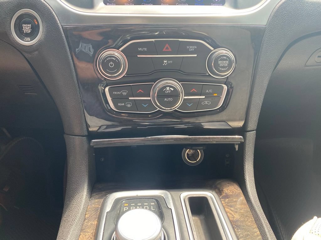 Used 2018 Chrysler 300 Limited AWD/4WD image 17