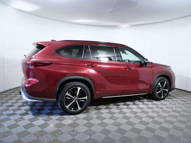 Used 2021 Toyota Highlander XSE AWD/4WD image 4