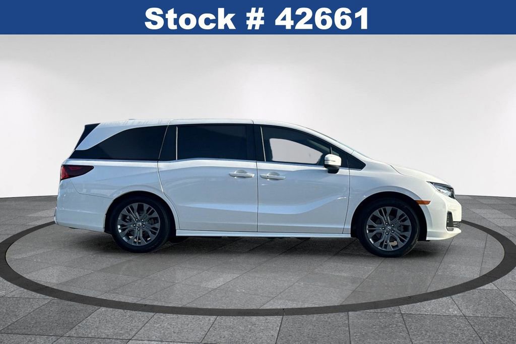 Used 2025 Honda Odyssey Touring image 3