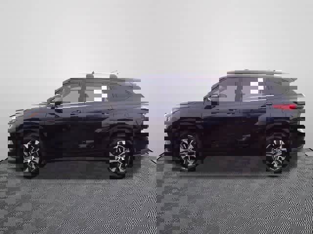 Used 2022 Toyota Highlander XLE image 2