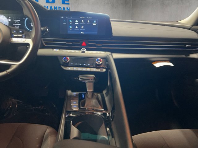 Used 2025 Hyundai Elantra SEL FWD image 36