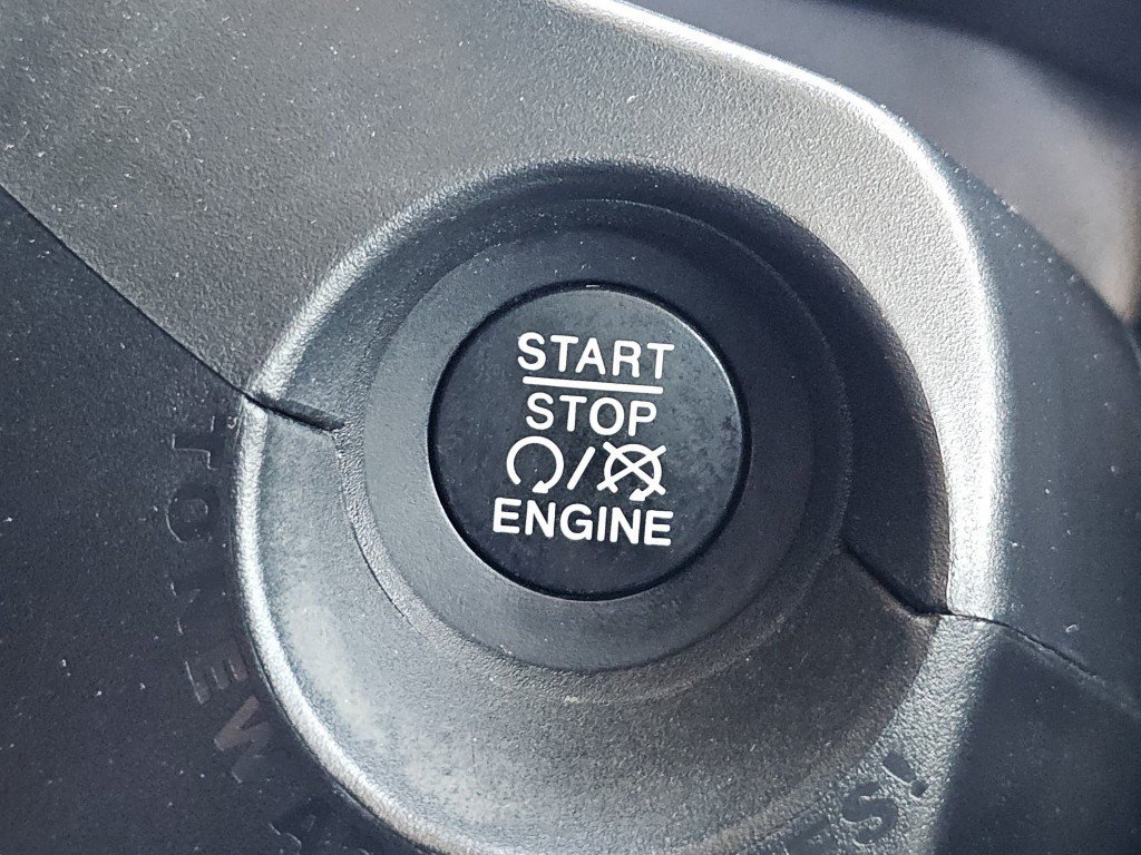 Used 2017 Jeep Renegade Latitude AWD/4WD image 14