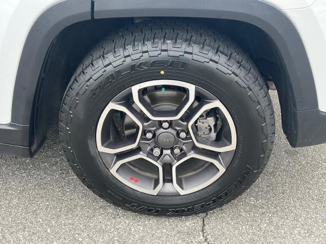 Used 2022 Jeep Grand Cherokee Trailhawk w/ Luxury Tech Group III image 21