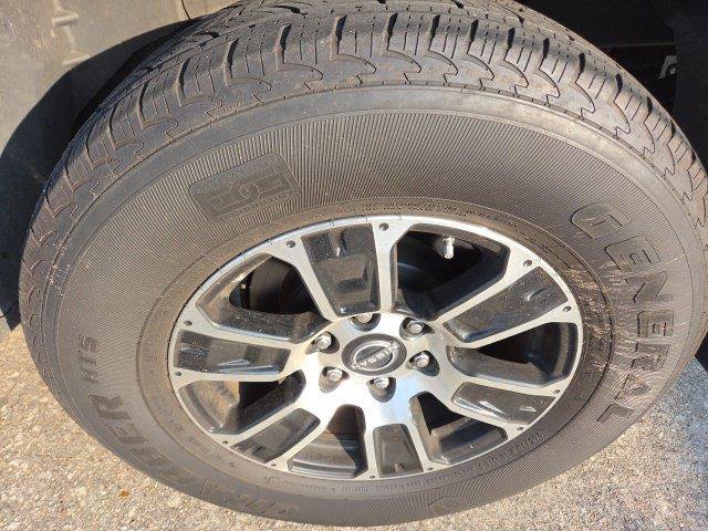 Used 2024 Nissan Titan SV w/ SV Convenience Package RWD image 19