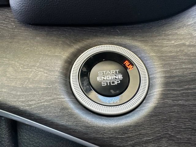 Used 2025 Jeep Grand Cherokee Limited RWD image 25