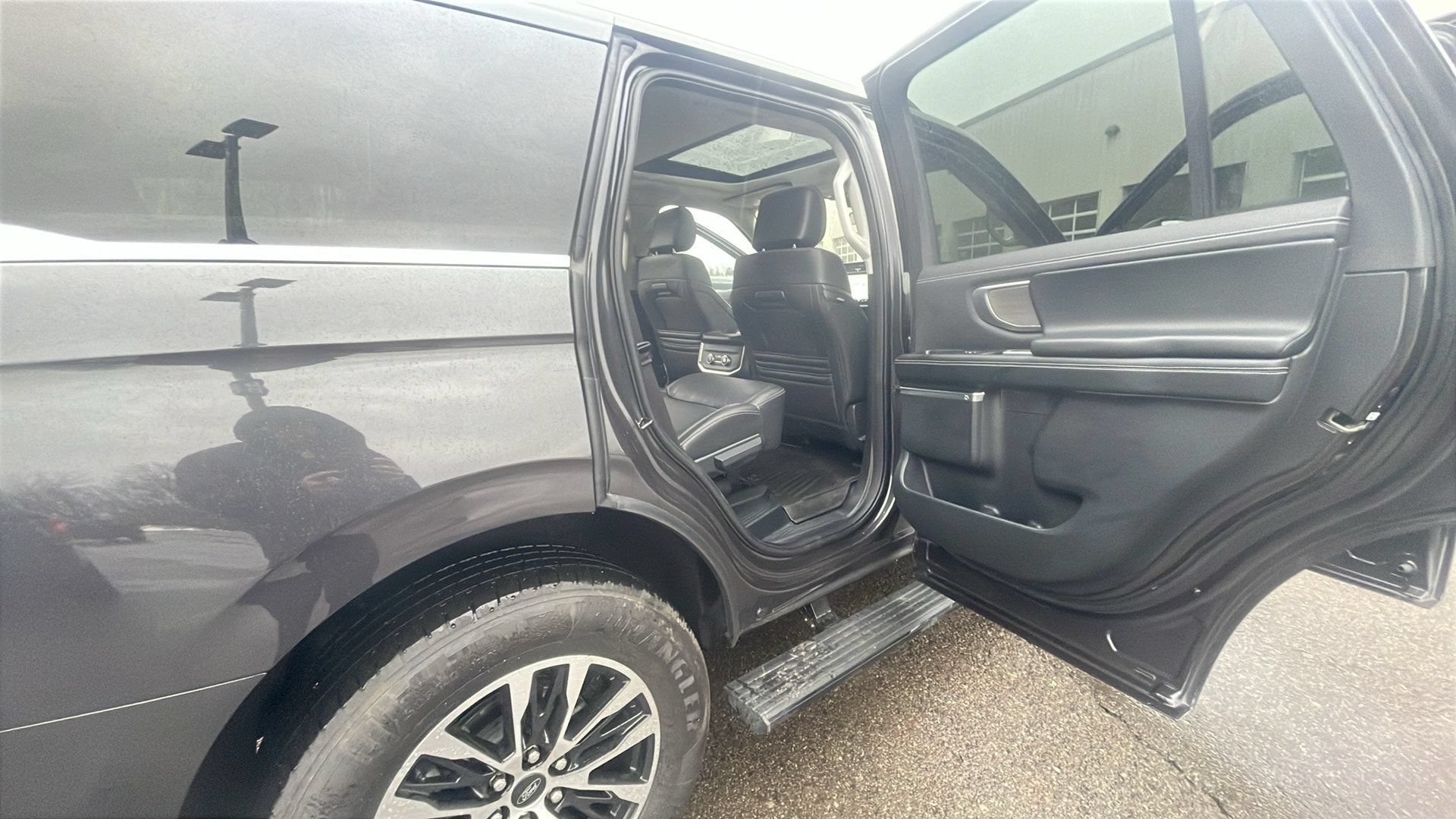 Certified 2025 Ford Expedition Platinum AWD/4WD image 18