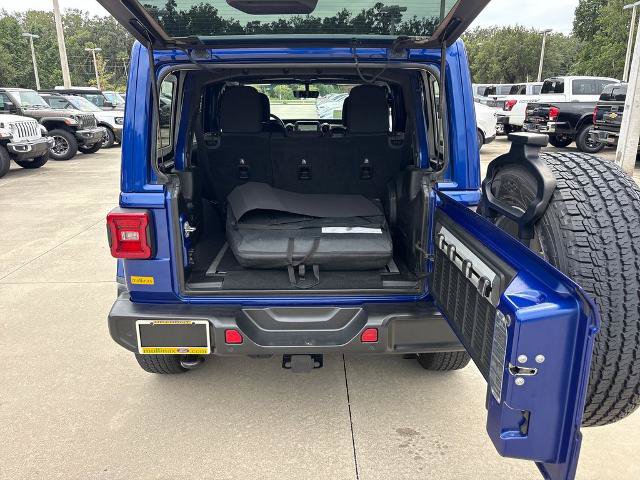 Used 2018 Jeep Wrangler Unlimited Sahara AWD/4WD image 29