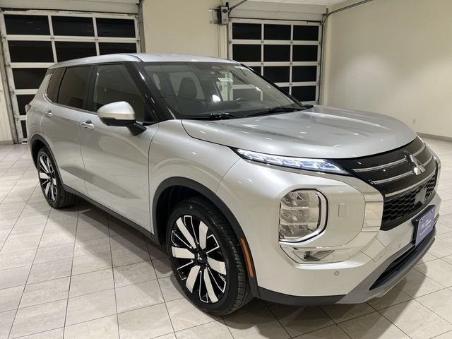 Used 2025 Mitsubishi Outlander AWD image 7