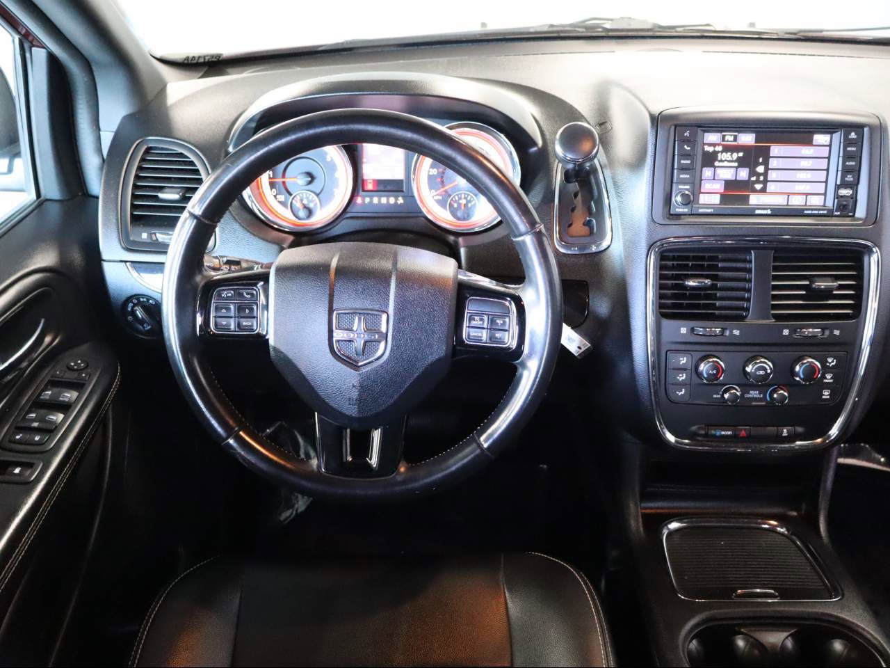 Used 2019 Dodge Grand Caravan SXT w/ Blacktop Package image 15