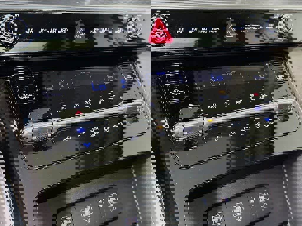 Used 2023 Kia Carnival SX Prestige image 21