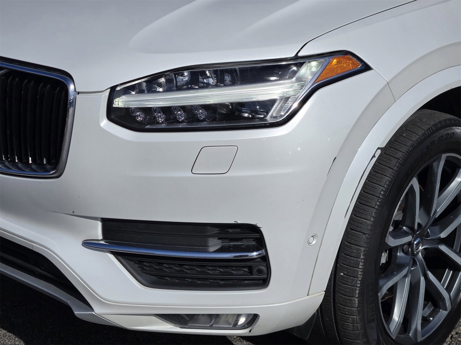 Used 2017 Volvo XC90 T6 Momentum w/ Vision Package image 9