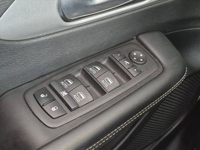 Used 2025 Chrysler Pacifica Limited FWD image 16