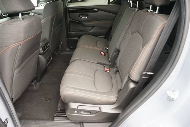 Used 2025 Honda Pilot Sport image 12