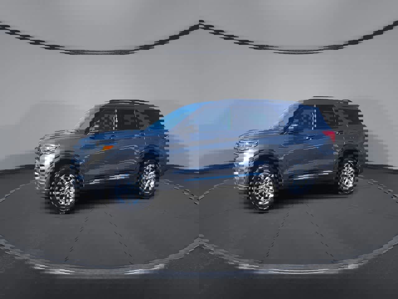 Certified 2023 Ford Explorer XLT image 3