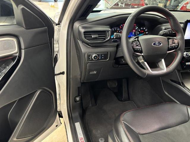 Certified 2023 Ford Explorer ST-Line AWD/4WD image 9