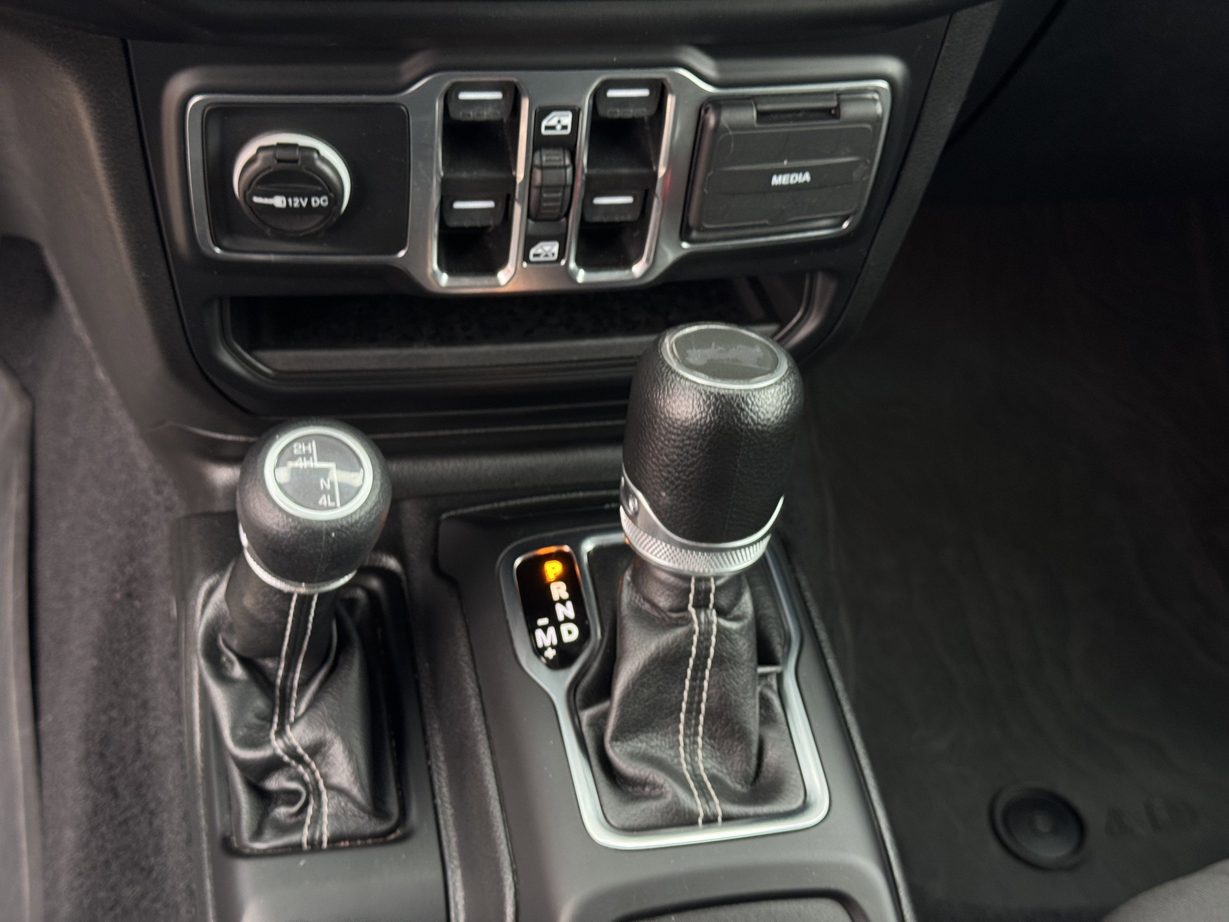 Used 2023 Jeep Wrangler Sahara w/ Safety Group image 21