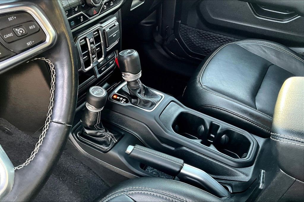 Used 2021 Jeep Wrangler Unlimited Sahara w/ Cold Weather Group AWD/4WD image 16
