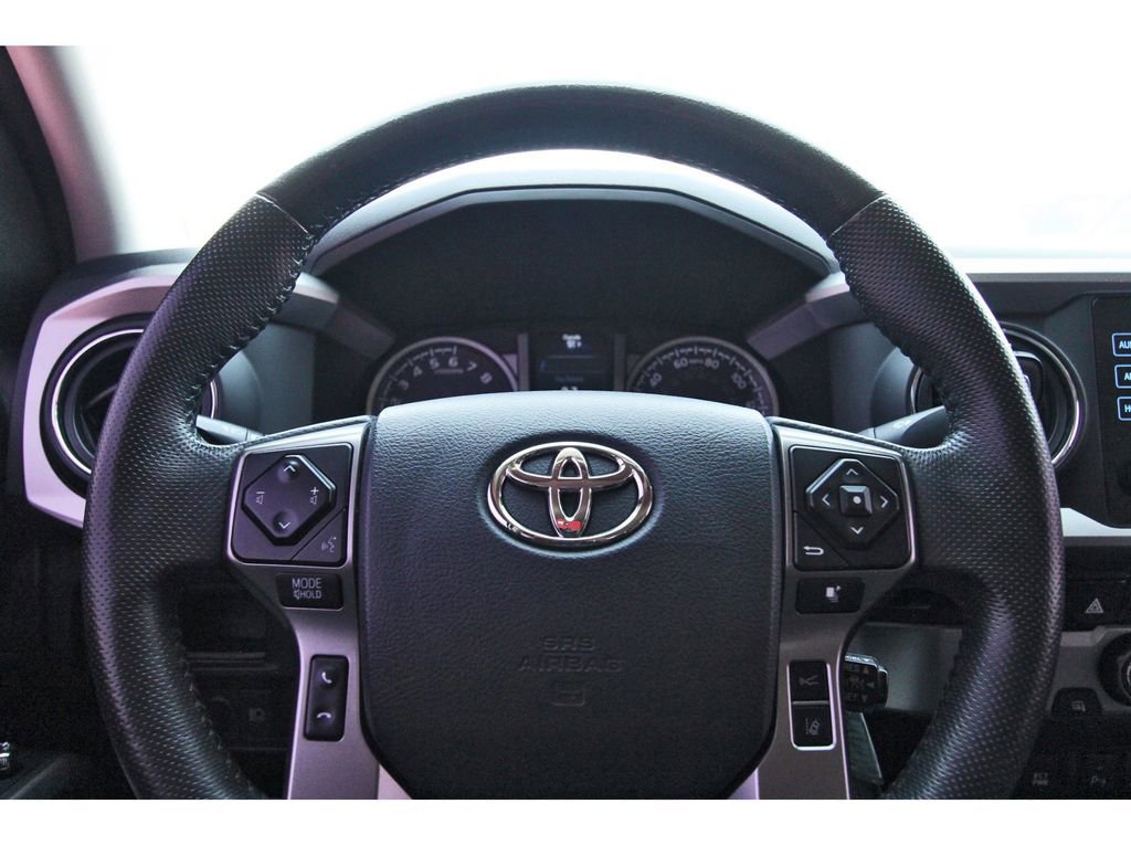 Used 2018 Toyota Tacoma SR5 RWD image 17