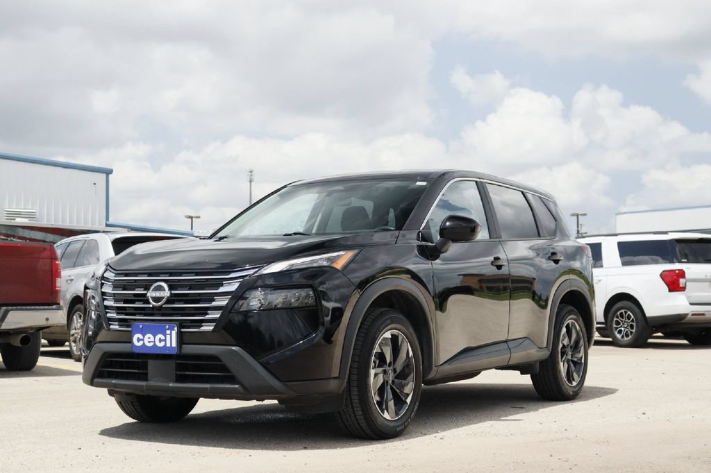 Used 2024 Nissan Rogue SV AWD/4WD image 2