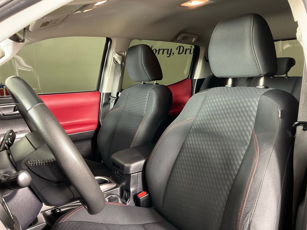 Used 2022 Toyota Tacoma SR5 RWD image 14