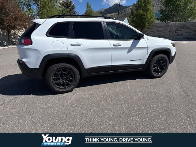 Used 2022 Jeep Cherokee Trailhawk w/ Premium Leather Package AWD/4WD image 12