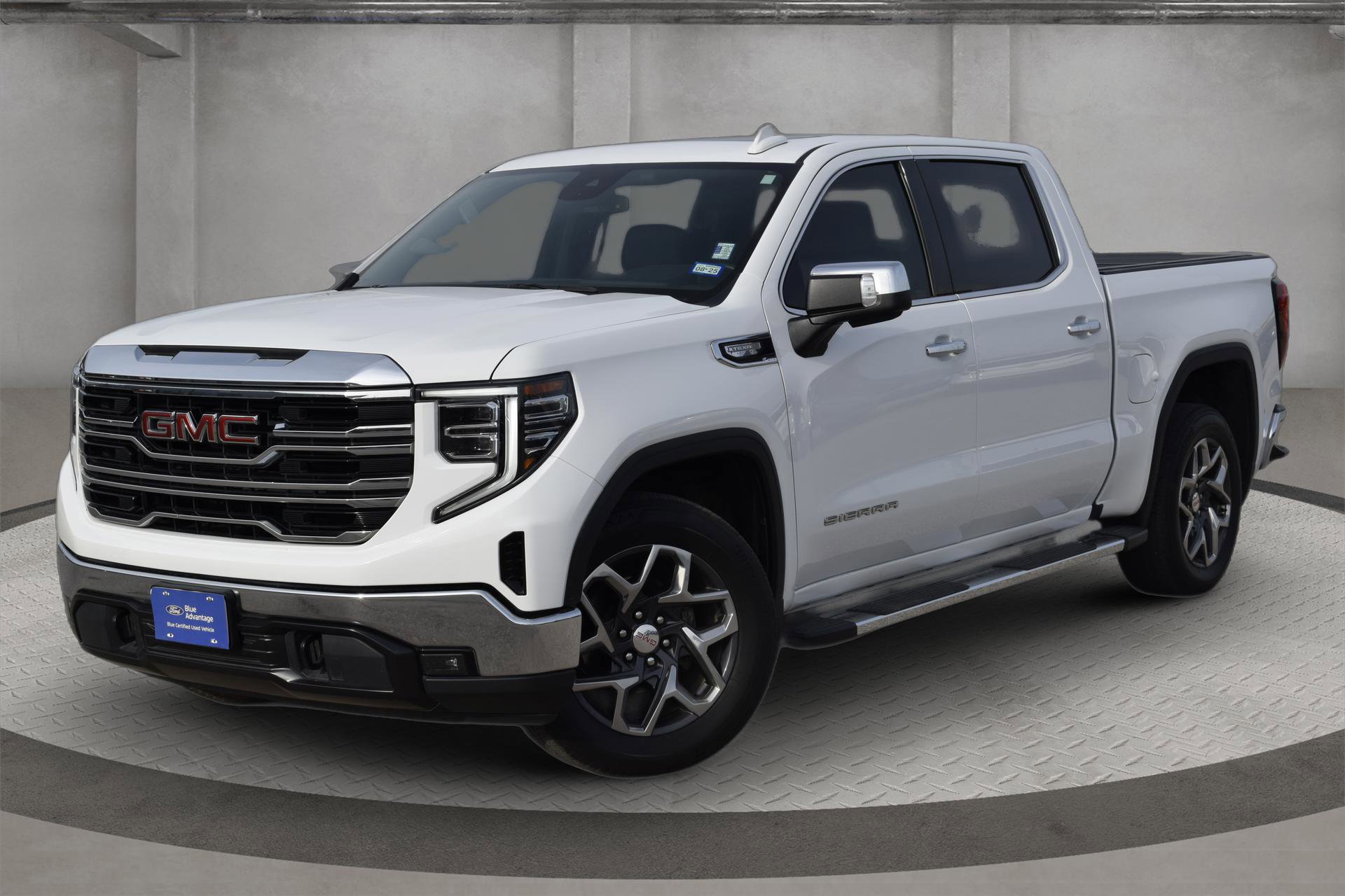 Used 2023 GMC Sierra 1500 SLT image 1