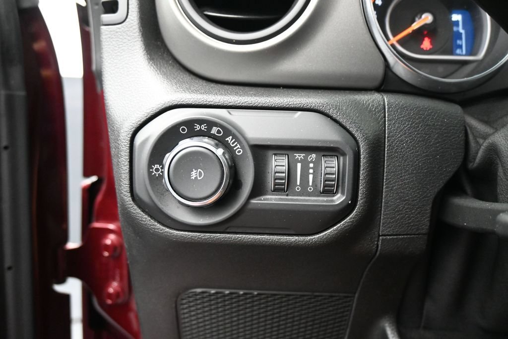 Used 2021 Jeep Wrangler Sport AWD/4WD image 12