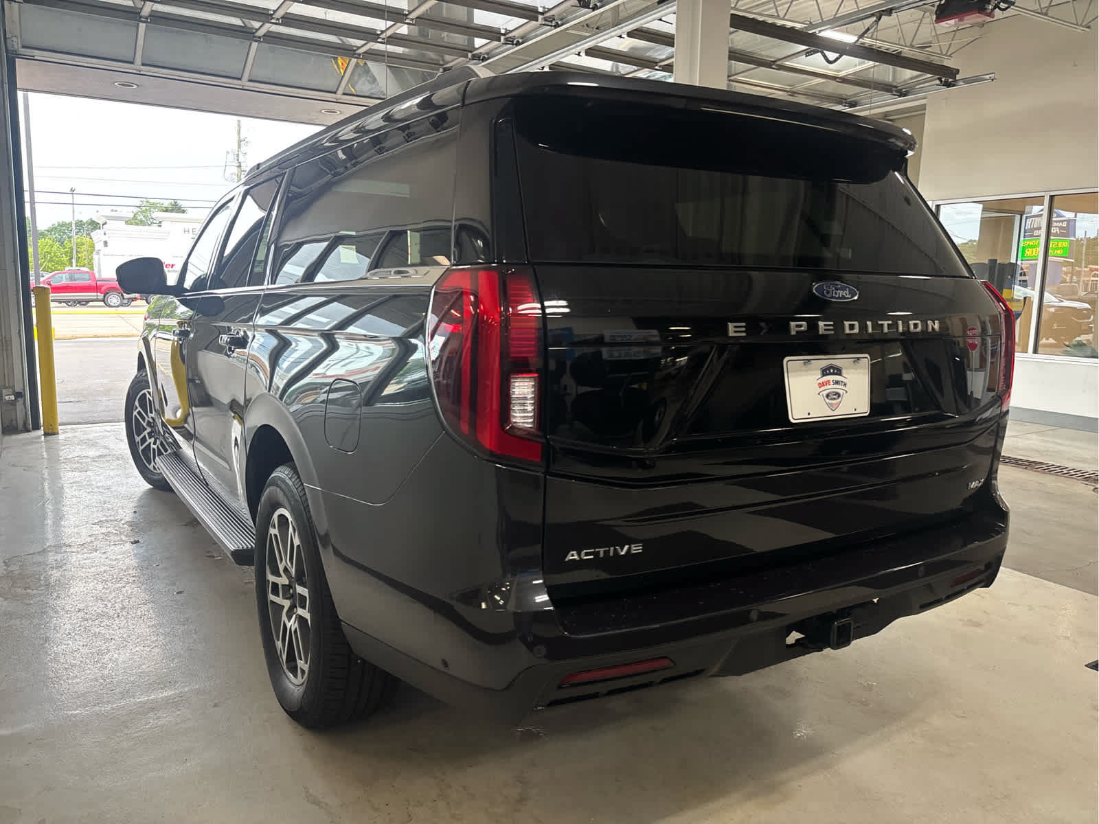 Certified 2025 Ford Expedition Max Active AWD/4WD image 4