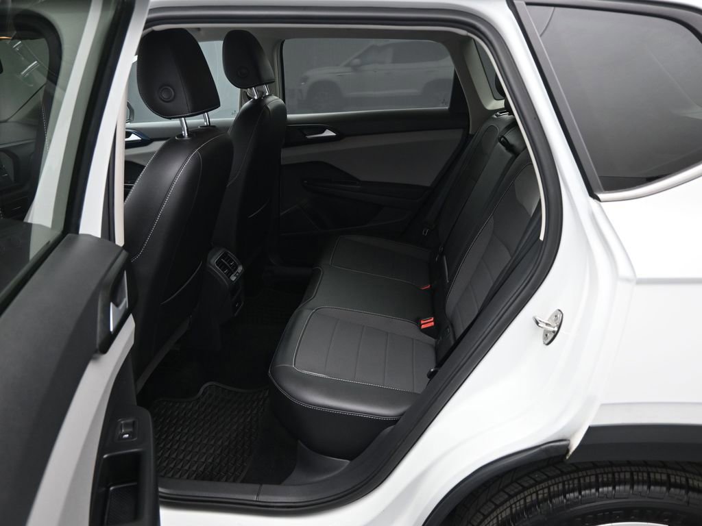 Used 2022 Volkswagen Taos SE image 46
