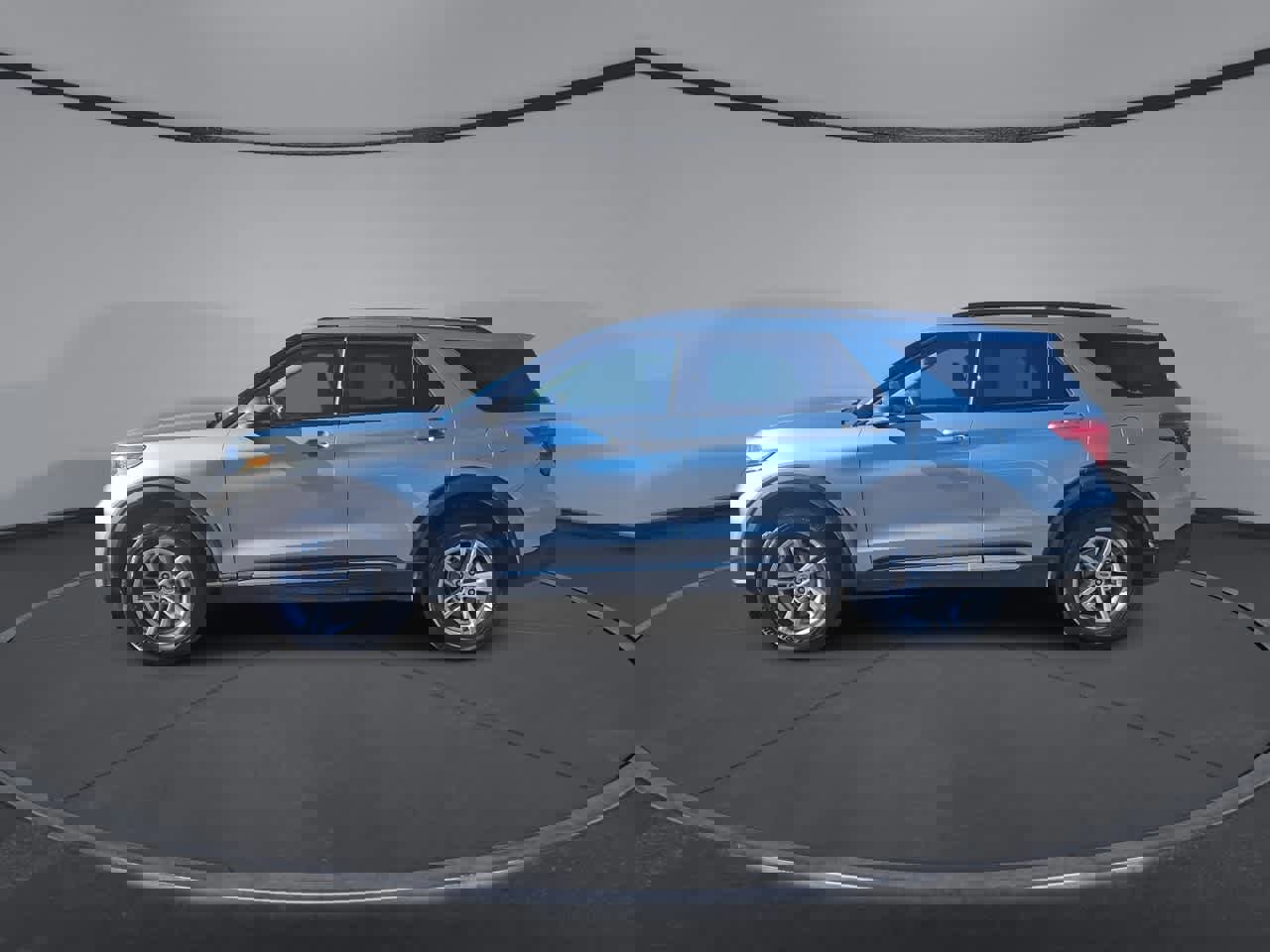 Certified 2023 Ford Explorer XLT image 4